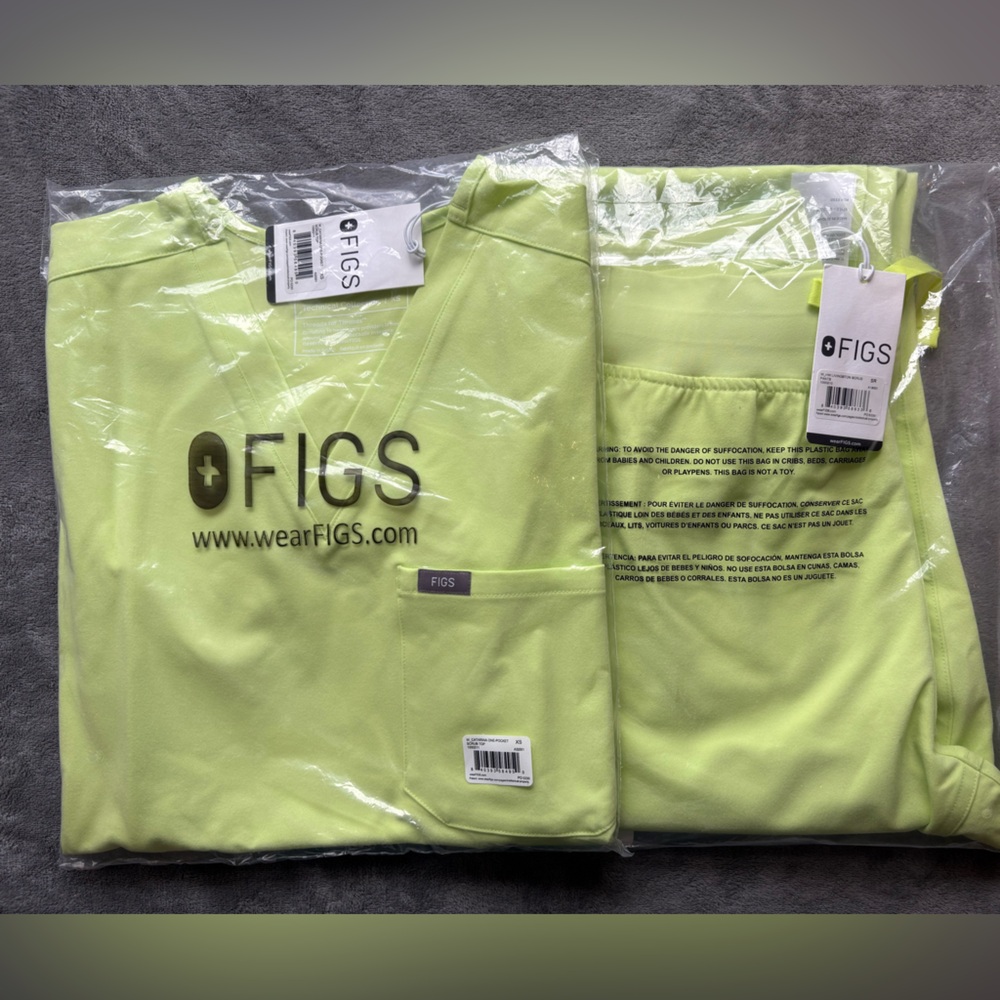 Figs Women’s Sea Mist Scrub Set